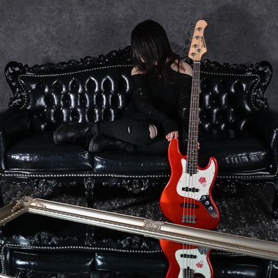 ⛩大阪のどこぞの16さい🐙 --- 某劇団員 (DM管理アリ) --- 🌟生粋の 超超超GLAYER🌟 --- BASS🎸--- さらに表示👀 ------------- 夢はGLAYのMVに出ること♪-------------