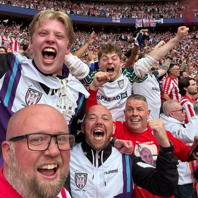 Ha’way the lads 🔴⚪️ #SAFC season ticket holder and the creator of 2 amazing humans in Jack and Alyssa 🥰