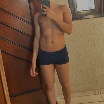 iszvini's profile picture. Sou um novinho com um corpo de garotinho 👦🏻 aqui fique a vontade 💦 vendo um novinho obediente 🍑 sendo abusado e sem controle sobre o corpo ⛓️🥺