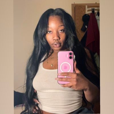 thechicagoangel's profile picture. real princess problems 👑