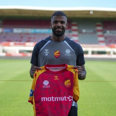 Footballeur Professionnel ⚽
International Guinéen 🇬🇳