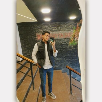 ●faculty of science. ♥️✨️
●chemistry & Computer science. 🤍
●front end web developer💻