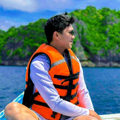 A coconut lover, hiker on weekends, altar server on weekdays, professional yet unemployed, a Marian devotee, believer of Jesus, and a man for others. MAGIS 💙