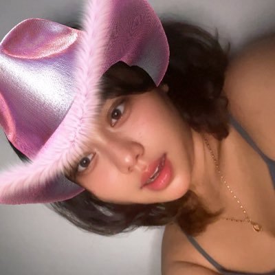 𐙚⋆°🦢.⋆ᥫ᭡ 
(suka skali sama 'duck things')