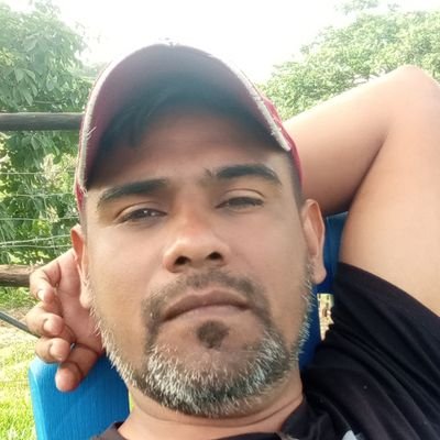 Católico 100%. Dios es mi única ganancia. Perteneciente al Ministerio Amigo de Jesús enREDate. Más que un Artista un Adorador.