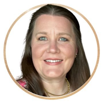 _EmSchneider's profile picture. † 🌻 🕶 ☕️ ⚔️ Urbana U & UNCG alumna.