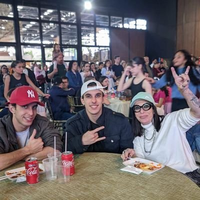 DIREITA libertária. Notícias de política nacional e internacional. Funcionária aposentada do BB. Graduada em Letras na USU. #ForaLula ⚠️ Fã do @jmilei 🤘 #MAGA