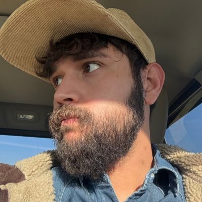 2bchriz's profile picture. may your memories live on ∞