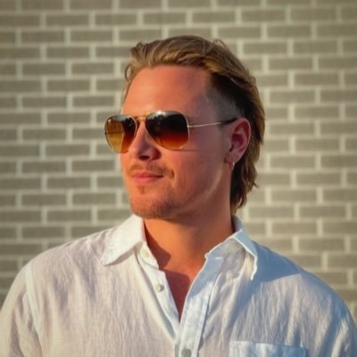 aaronhendra's profile picture. Songwriter, guitarist, dreamer