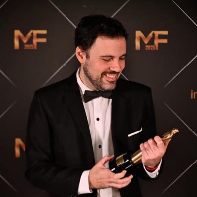 Periodista 🇦🇷 -📻 @radio10 #Argenzuela con @rialjorge📝 @news_digitales @somoschisme Autor #VivirEnTV📚https://t.co/UDzj0b8yL5