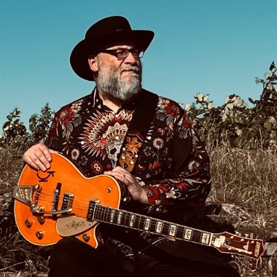 Principal Conductor - English Symphony Orchestra, Artistic Director - Colorado MahlerFest, Artistic Director - Elgar Festival. Cellist. Guitarist. Views = own