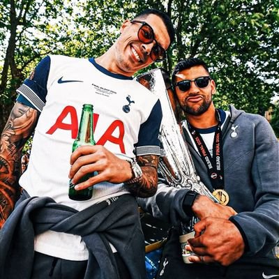عاشق لتوتنهام كبير لندن 🤍
TO DARE IS TO DO 🤍
#COYS
توتنهام + الانمي وسلام علي الدنيا وما فيها 🤍
بتكلم في الكوره عموما وتوتنهام علي وجه الخصوص 🤍👌🏽