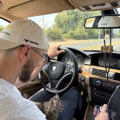 sljmovic's profile picture. @astonmartin الحق🇧🇦