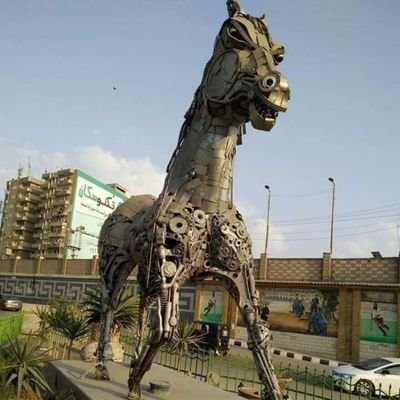 انا بريح دماغى هنا شوية الحياة هنا تختلف عن الواقعية