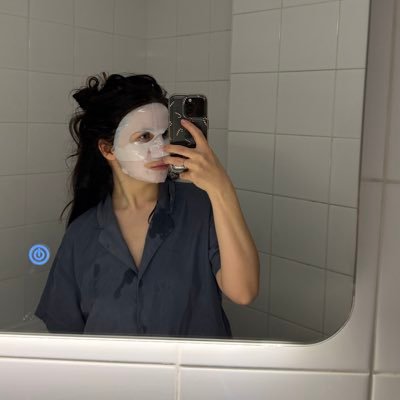 raminavanesa's profile picture. Biohacking beauty • Skin • Longevity