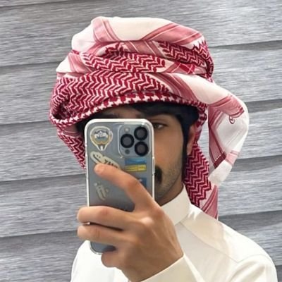 yyggkm's profile picture. ما عشقنا العزلة إلا من نفاق الواقع