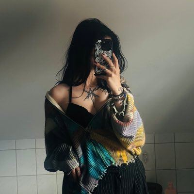 UNID7NTIFIED's profile picture. 🖤• ₊°✧︡ ˗ ˏ ˋ ♡ ˎˊ ˗ 𝐈 𝐚𝐦 𝐭𝐡𝐨𝐮, 𝐭𝐡𝐨𝐮𝐠𝐡 𝐚𝐫𝐭 𝐈 || 22