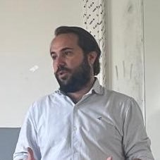 Doctor en Ciencias Sociales. Profesor en la @ucomillas