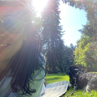 Mujer Observar, descubrir,opinar y aprender como nos relacionamos con el mundo. No estoy para tener contentos a todos con mis intereses.