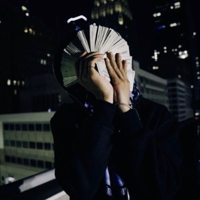 oofanyoof's profile picture. I'm BreadToast and I'm a UI-designer and a programmer.