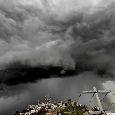 aficionado a la meteorología ♥️ ⛈️🌪☃️ bajista de conjunto Encima 🎸