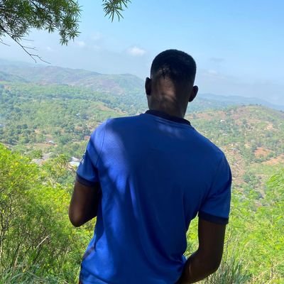 PSM user(Affordability checker😂) //Football fanatic//Volleyballer// Punter// @ChelseaFC @BarcelonaFc fan.