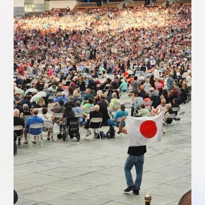 依存症回復施設職員 自身も依存症者で、非行、自傷行為等々の結果、少年院、精神科病院、刑務所への服役をする。現在はアルコールや薬物を断ち13年。3年前に介護福祉士資格取得、通信制高校も卒業。最近は大学でのゲストスピーカーやアルコール関連の学会等での講演もする。2年前に著書「下手くそやけどなんとか生きてるねん」を出版。