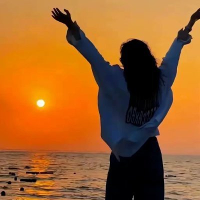 Chasing sunsets, capturing dreams 🌅✨
Smile more, worry less 😄💖
Living with love and little joys 🌸💫
Stars in my eyes, moon in my heart 🌙⭐