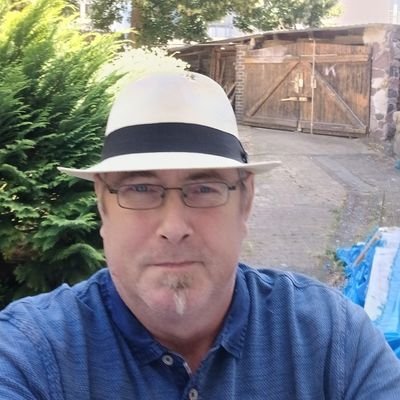 Ich bin durchaus nicht zynisch, ich habe nur meine Erfahrungen, was allerdings ungefähr auf dasselbe hinauskommt.
Achtung: ⚠️ Überwacht vom Verfassungsschutz ⚠️