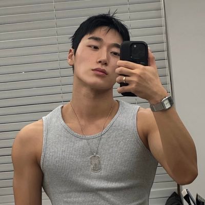 nixk_nixk's profile picture. a Musical Theatre majors kpop side quests