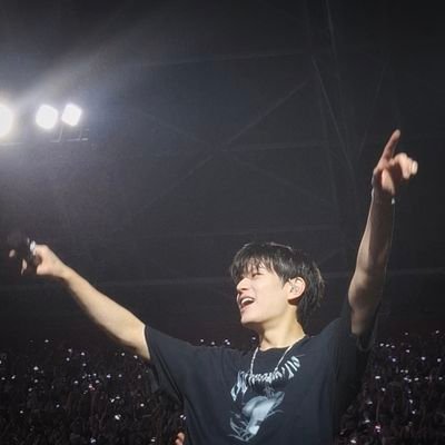 stay | quaking reality | she/her | 24 šµš± | fan acct