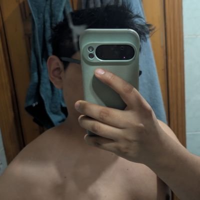 Navego entre las estructuras de lo cotidiano con la certeza de que mi verdadera casa está en la inmensidad de la imaginación.
https://t.co/0RPQ8T0ttL