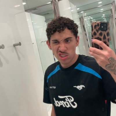 RamsesFrancoo's profile picture. Ramses Franco 🦄 Diseñador de modas en proceso, joto por naturaleza 🧚🏻‍♂️