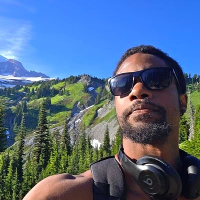experimental electronic music producer
biz: stephon@gonpulvo.com
ig: poruvo // gonpulvo