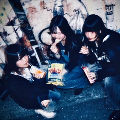 高校生 3ピースガールズバンド〈 ゼロミリグラム 〉 ️ ️ ️ ️Instagram▷▶▷@ 0mg__band ️ ️ ️ ️ ️ ️ ️ ️ ️Vo./Ba.@mllsqkk Gt.@yo_rmo Dr.@l2845w_