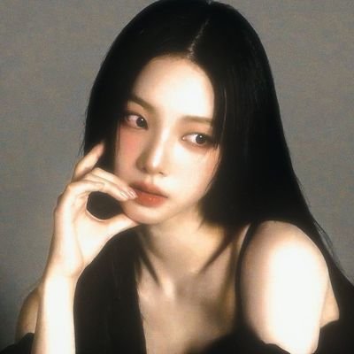 𝑭𝑰𝑪𝑻𝑰𝑶𝑵𝑨𝑳, 00 ; the kind of girl who walks into a room and makes everyone pause, she’s an icon in the making, 𝐊𝐚𝐫𝐢𝐧𝐚 𝐘𝐨𝐨.