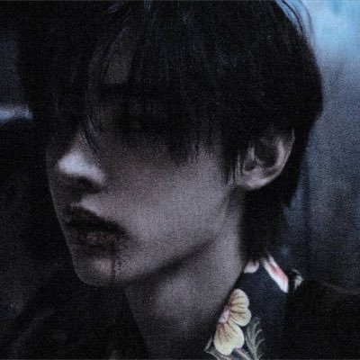 quawerty_'s profile picture. swinging by my neck from the family tree