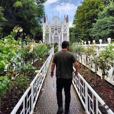 De todo un poco, pero sin nada en los bolsillos. Hago cosas en Twitch👾
Tenerife🇮🇨Edinburgh🏴