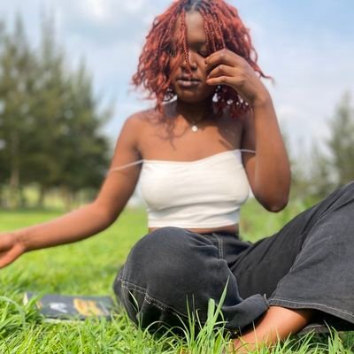 art model( sitter)/ books lover/ cat mom/ cancer/ CFC