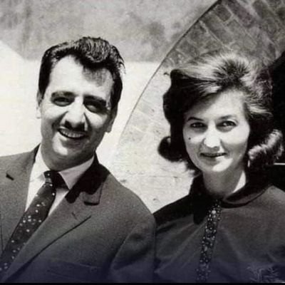 Togri avtobusda joja yigitning qolini silkitadi