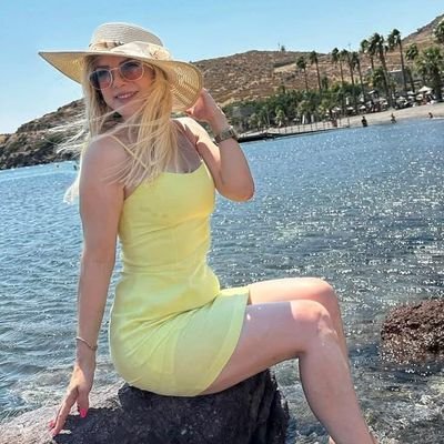 EmmaNorieg52754's profile picture. 🦋 Confía, respira y sigue: el universo conspira a tu favor.❤