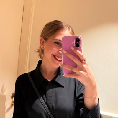 Silviita99's profile picture. Nadie va a quitarnos lo que ya hemos bailado. Pedagogía y Educación Social ✨