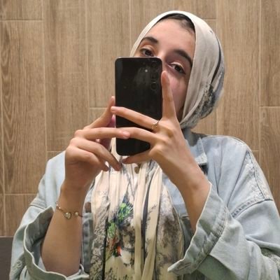 shahenda63's profile picture. Kinda here, kinda not