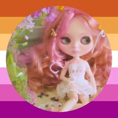 50% magical girl, 50% sad girl 🎀 • Ⓥ🌱• feminist ♀ • bookworm • autistic & living with chronic illness. trying to fight anorexia & finally heal 🌸🍄🌼☘️🐛🦋🪻