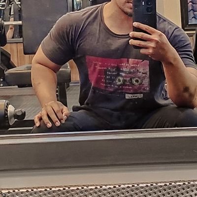 urgoodbooy's profile picture. an random acc, fitness, cat