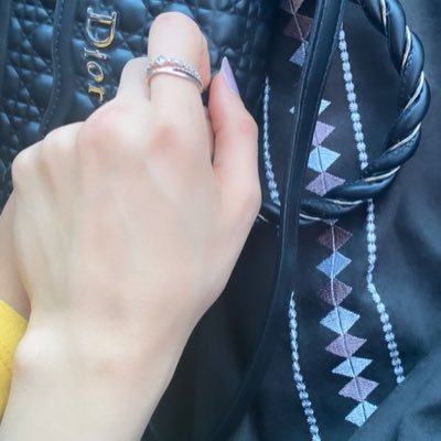 أحب الرحمة وأحب من تحلى بها وأنا على يقين تام بان اللّٰه يُرعى قلب من يُراعي قلوب خلقة❤️🩹.
