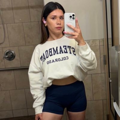 mahidelyy's profile picture. only friends 🩷 | Soccer | Basketball | Music | Food | Life | 02-25-20 A ♥️