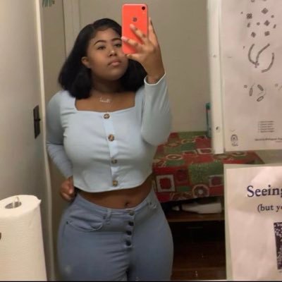 REAL🧚🏼♀️🦋Your fav spoiled big booty DominicanDollPrincessGoddess🍯 🔞Content creator/Model&Gamer/Links👾🎮~🍒💵DM 4 Bookings&Rates🤓Ig~@ therealhoneybuxxy01