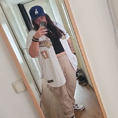 PikachuPoo_27's profile picture. Twitch Affiliate Streamer📽 | Content Editor Gaming✏️ @💙🧡 | F1 Fan 🏎 DR3 MV1 |