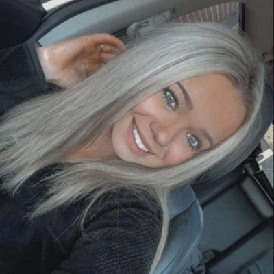 LzzieB74140's profile picture. 